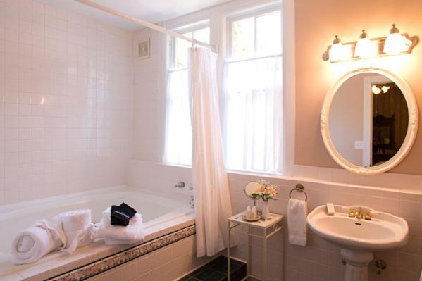 Beaufort House Bed & Breakfast 4*